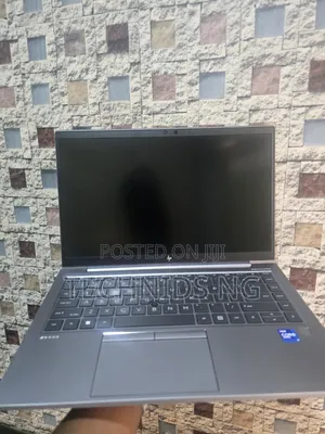 Laptop HP ZBook Firefly 14 G11 16GB Intel Core i7 SSD 512GB