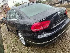 Volkswagen Passat TDI SE 4dr Sedan (2.0L 4cyl Turbodiesel 6M) 2014