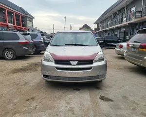 Toyota Sienna CE FWD (3.3L V6 5A) 2004 Gold