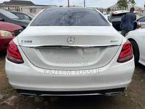 Mercedes-Benz C300 Luxury 4dr AWD 4Matic Sedan (2.0L 4cyl 7A) 2015