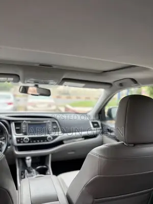 Toyota Highlander XLE 4dr SUV AWD (3.5L 6cyl 6A) 2015 Silver