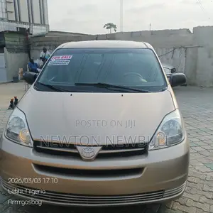 Toyota Sienna 2004 Gold