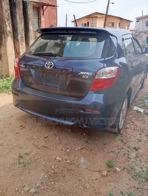 Toyota Matrix Hatchback FWD (1.8L 4cyl 5M) 2010 Blue
