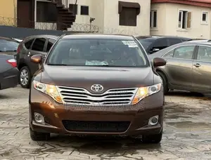 Toyota Venza XLE 2012 Gold