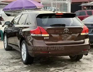 Toyota Venza XLE 2012 Gold