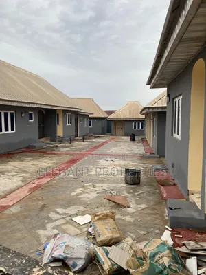 Mini Flat in Behind Ibedc Office for rent