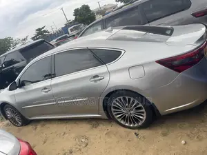 Toyota Avalon Limited FWD Sedan (3.6L 6cyl 6A) 2016 Silver