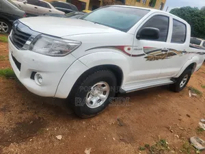 Toyota Hilux 2014 White