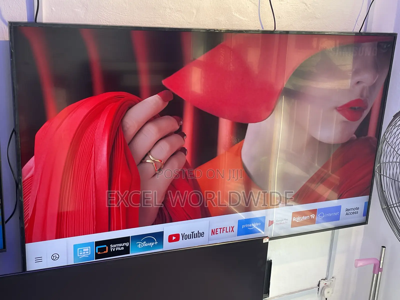 65”Samsung Qled Smart TV With Ai-Upscaling Resolution.
