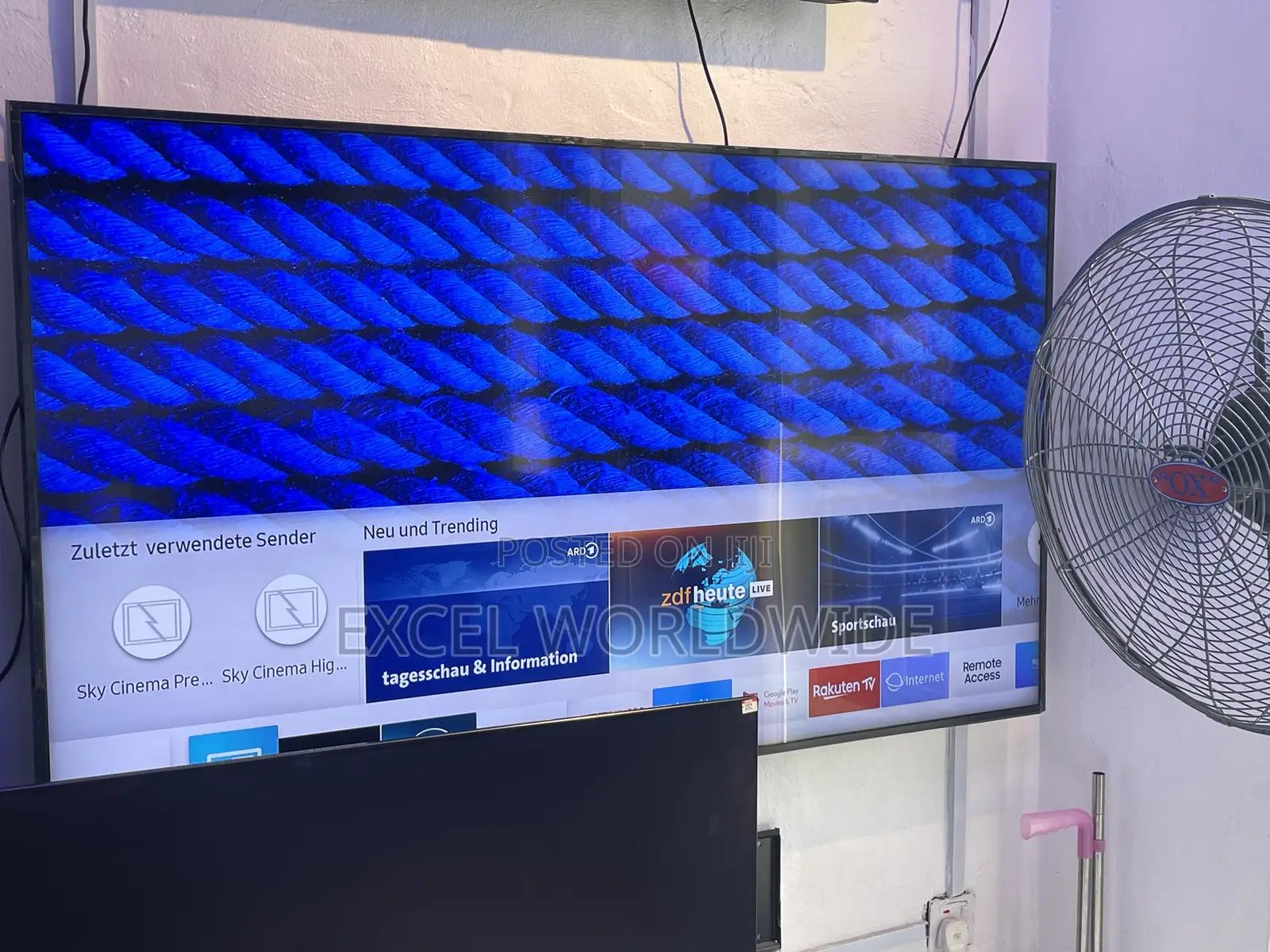 65”Samsung Qled Smart TV With Ai-Upscaling Resolution.