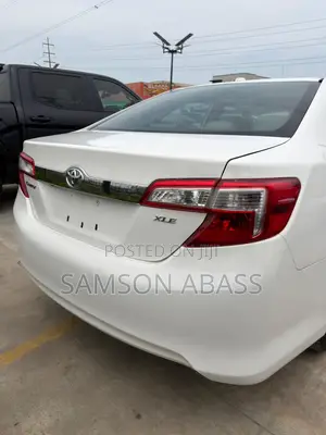 Toyota Camry XLE V6 4dr Sedan (3.5L 6cyl 6A) 2012 White