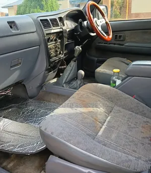 Toyota Hilux 2002 Gray