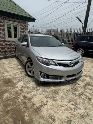 Toyota Camry SE 4dr Sedan (2.5L 4cyl 6A) 2014 Silver