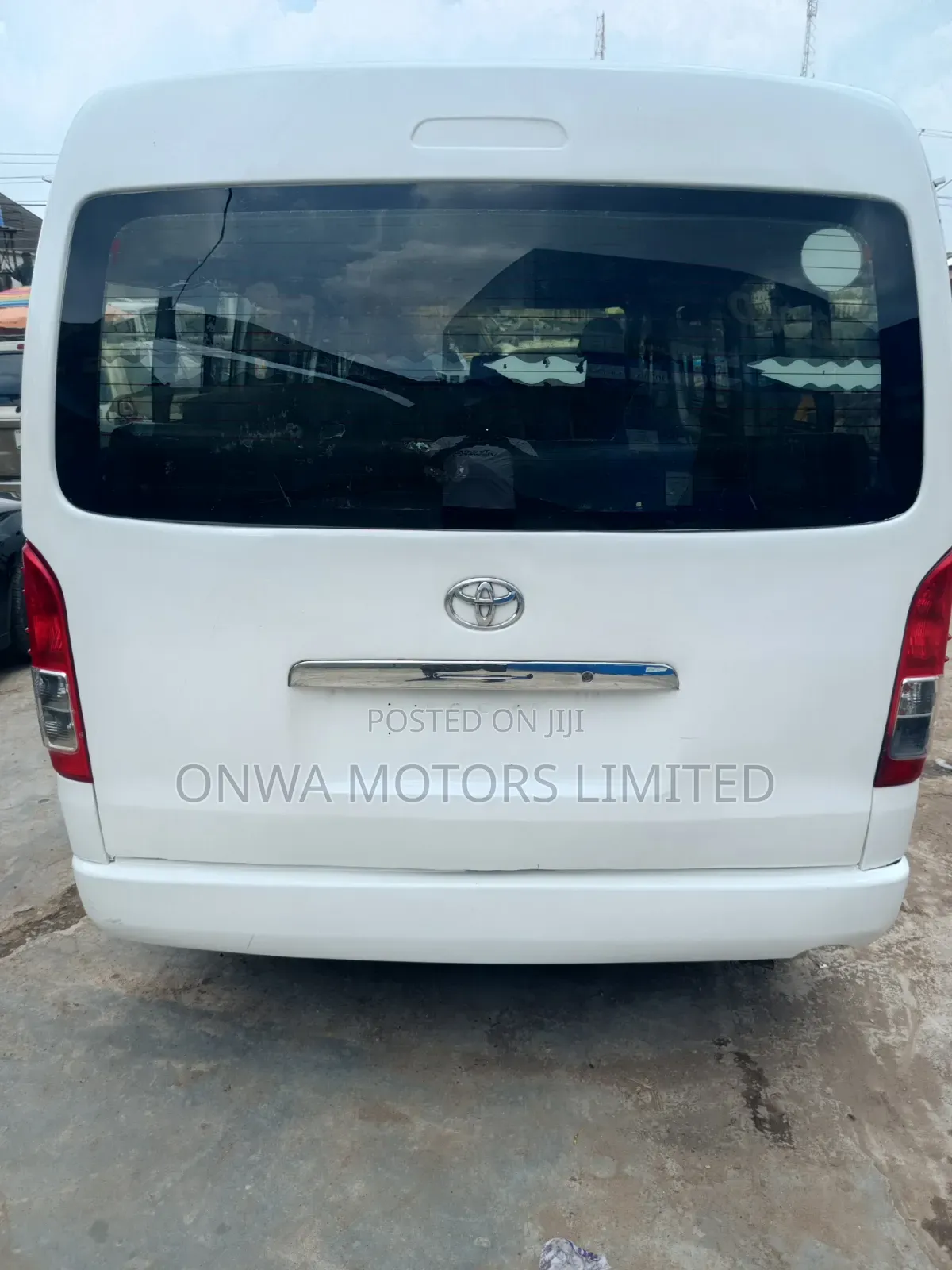 Toyota HiAce 2012 White