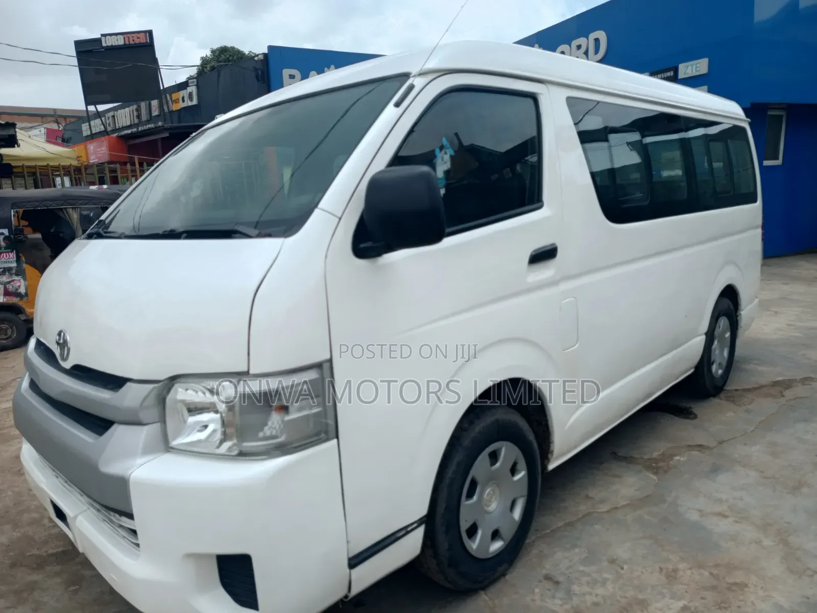 Toyota HiAce 2012 White