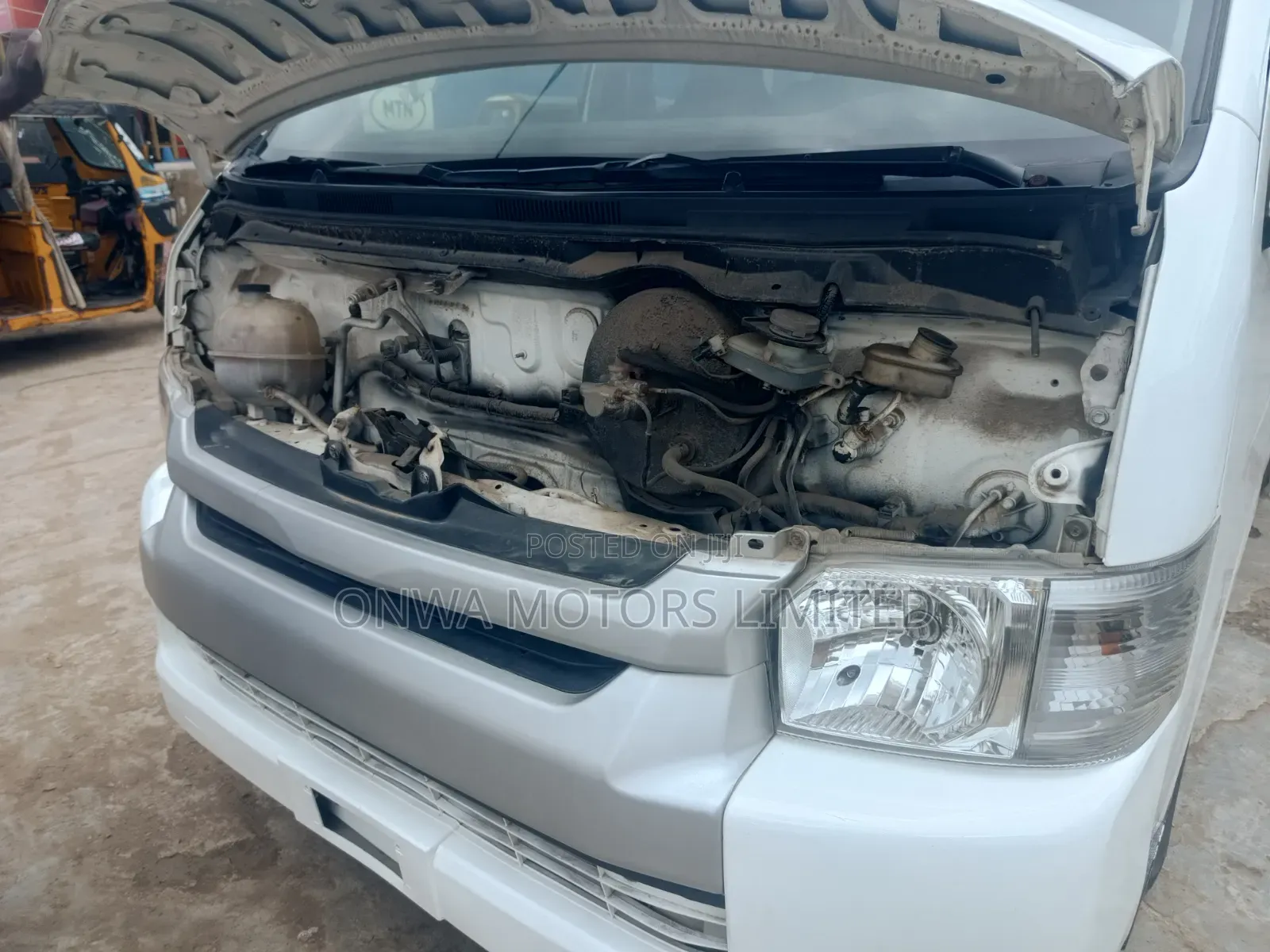 Toyota HiAce 2012 White