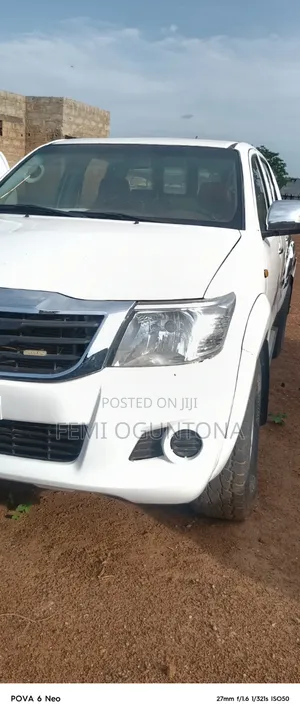 Toyota Hilux 2013 White