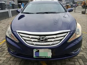 Hyundai Sonata GLS Sedan FWD (2.4L 4cyl 6A) 2012 Blue