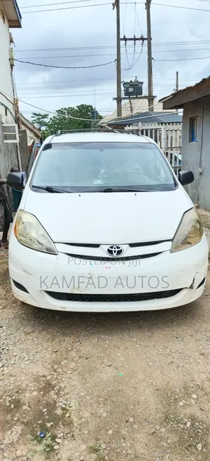 Toyota Sienna LE 2008 White