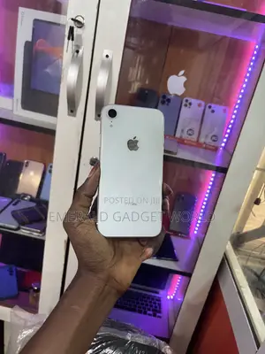 Apple iPhone XR 64 GB White