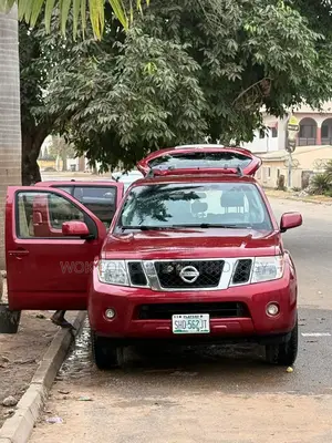 Nissan Pathfinder 4.0 2008 Maroon