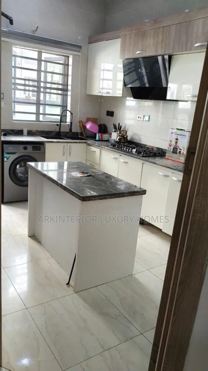 Luxurious Masters in a Shared Apartment