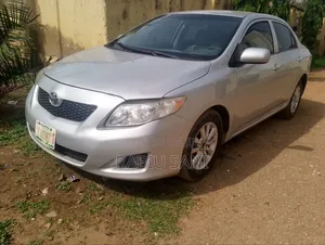 Toyota Corolla LE 4dr Sedan (1.8L 4cyl 4A) 2010 Silver