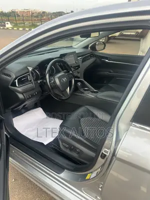 Toyota Camry SE 2021 Silver