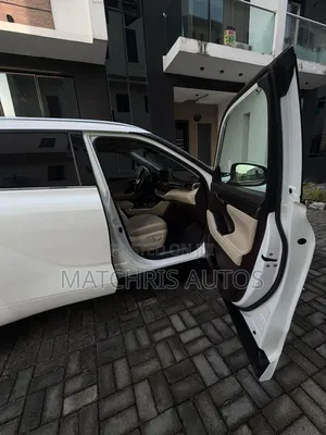 Toyota Highlander Limited 2022 White