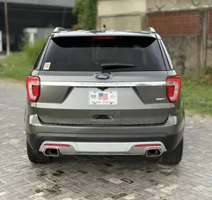 Ford Explorer Platinum 4dr SUV AWD (3.5L 6cyl Turbo 6A) 2016 Gray