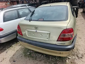 Toyota Avensis 1.6 VVT-i 2000 Gold