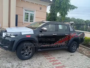 New Toyota Hilux 2025 Black
