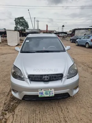 Toyota Matrix Hatchback FWD (1.8L 4cyl 5M) 2005 Silver