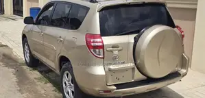 Toyota RAV4 2011 Gold