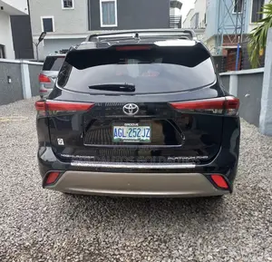 Toyota Highlander Platinum FWD 2024 Black