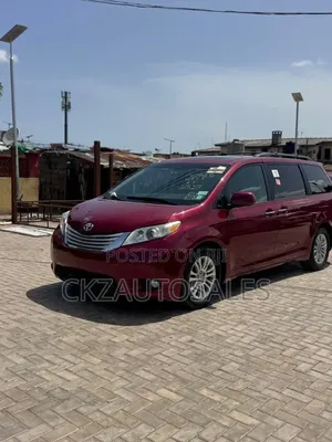 Toyota Sienna 2011 Red