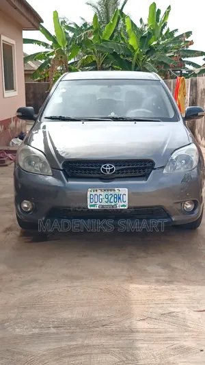 Toyota Matrix Hatchback AWD (1.8L 4cyl 4A) 2005 Gray