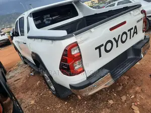 Toyota Hilux 2018 White