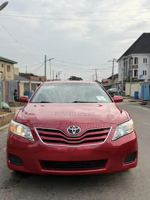 Toyota Camry LE 4dr Sedan (2.5L 4cyl 6A) 2011 Red