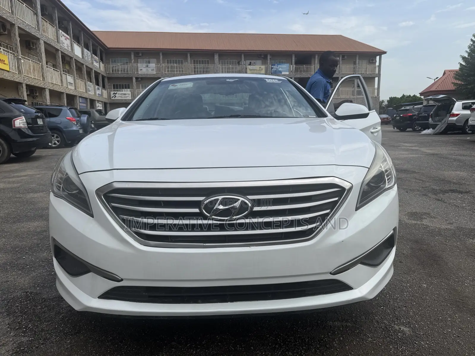 Hyundai Sonata Base Sedan FWD (2.4L 4cyl 6A) 2016 White