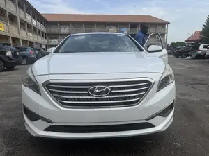 Hyundai Sonata Base Sedan FWD (2.4L 4cyl 6A) 2016 White