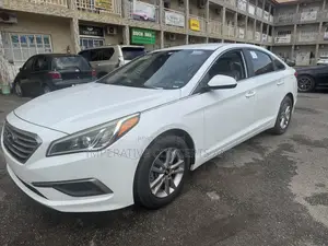 Hyundai Sonata Base Sedan FWD (2.4L 4cyl 6A) 2016 White