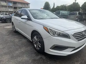 Hyundai Sonata Base Sedan FWD (2.4L 4cyl 6A) 2016 White