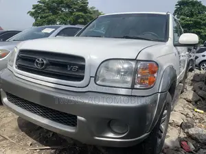Toyota Sequoia Limited 4dr SUV 4WD (4.7L 8cyl 5A) 2005 White