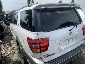 Toyota Sequoia Limited 4dr SUV 4WD (4.7L 8cyl 5A) 2005 White