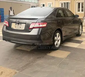 Toyota Camry SE 4dr Sedan (2.5L 4cyl 6A) 2011 Gray