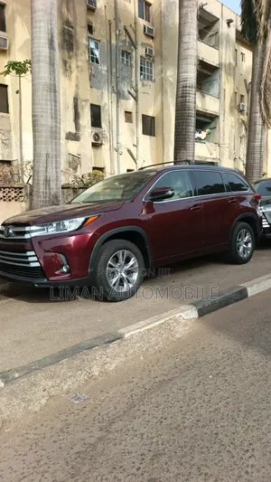 Toyota Highlander XLE 4x4 V6 (3.5L 6cyl 8A) 2018 Red