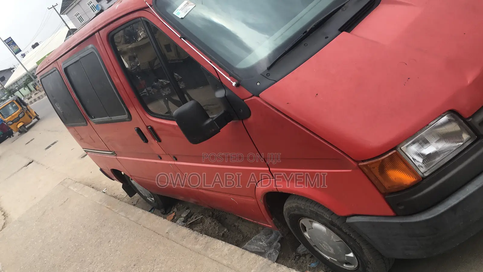 Ford Transit 2000 Red