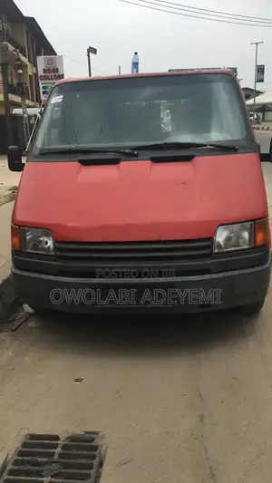 Ford Transit 2000 Red