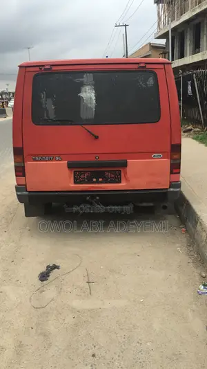 Ford Transit 2000 Red